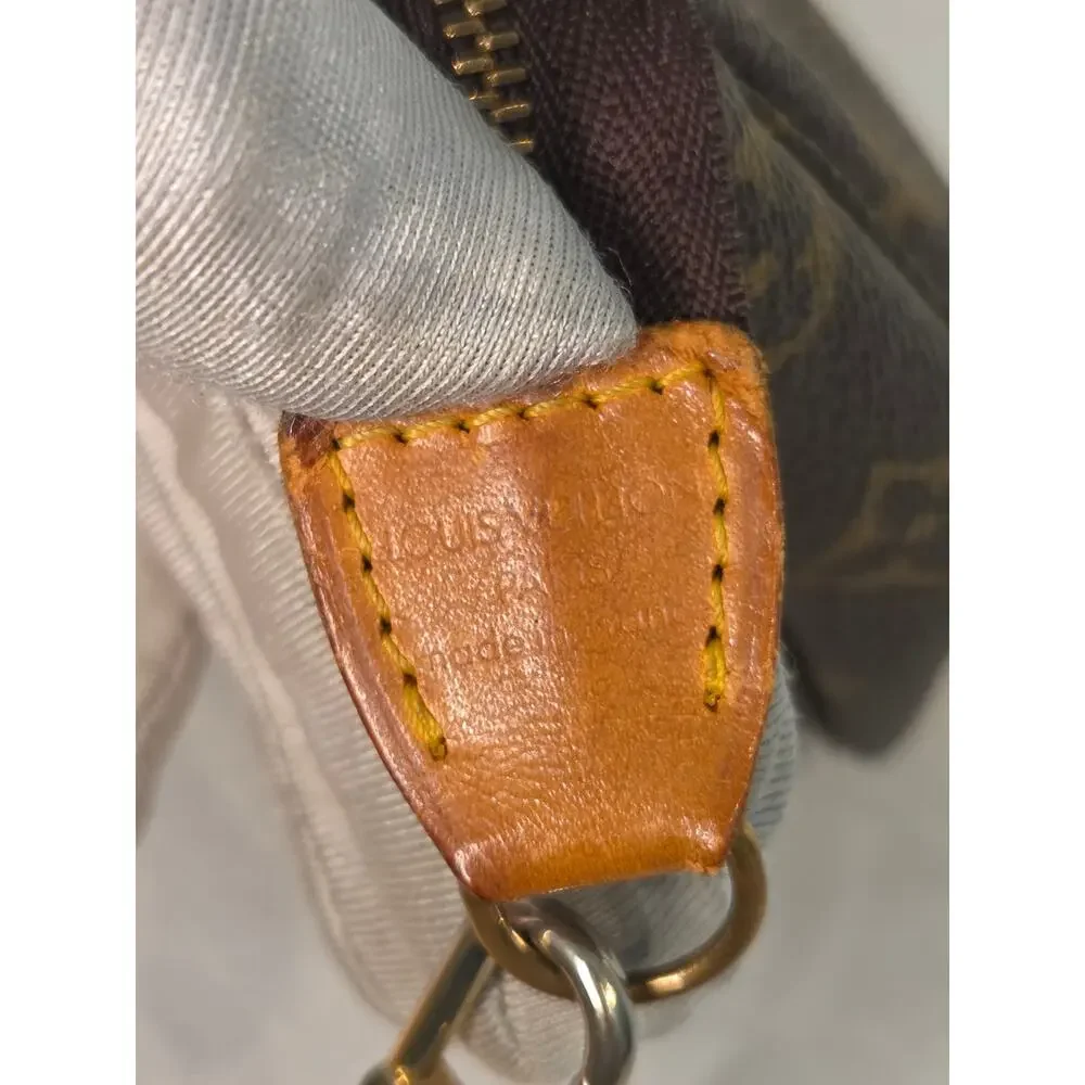 Louis Vuitton Monogram Pochette Accessoires AR1907 Shoulder Bag LV Monogram